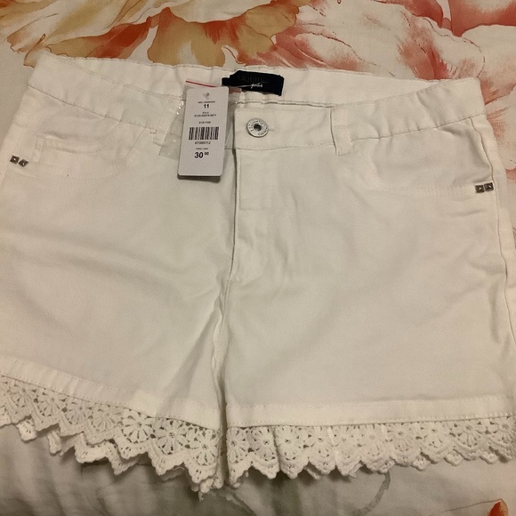 White shorts - Picture 9 of 9